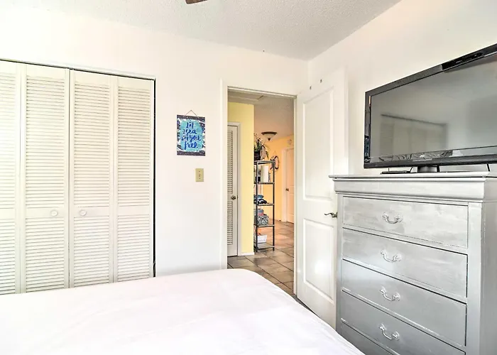 Steps To Beach! Walkable Gulf Coast Retreat Holiday home