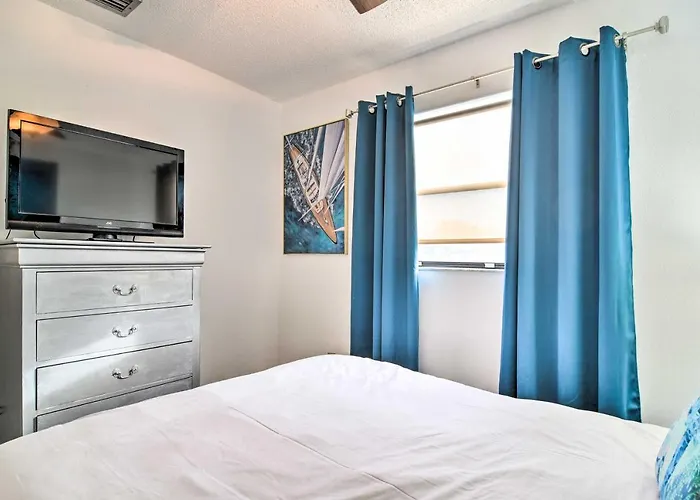 Steps To Beach! Walkable Gulf Coast Retreat * Clearwater Beach