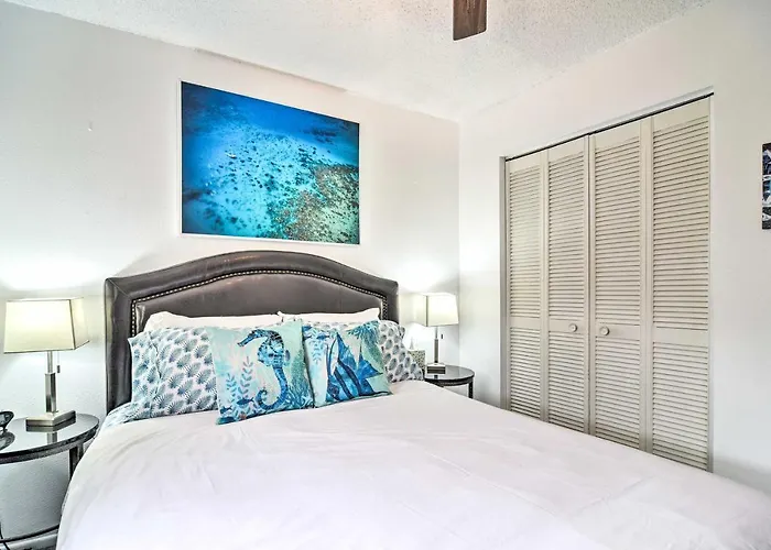 Steps To Beach! Walkable Gulf Coast Retreat Holiday home Clearwater Beach