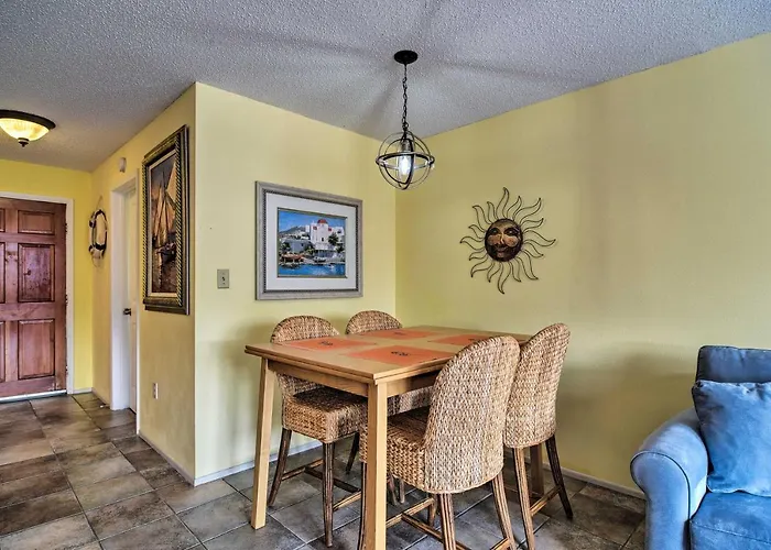 Steps To Beach! Walkable Gulf Coast Retreat *