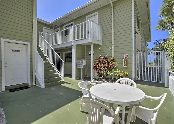 Steps To Beach! Walkable Gulf Coast Retreat *