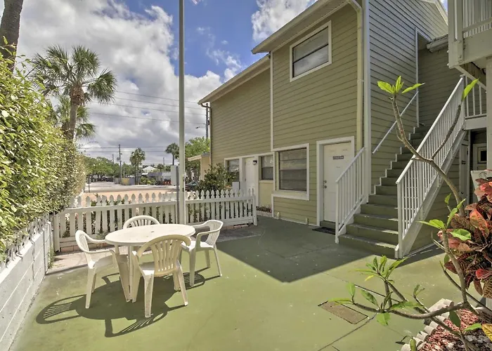 Steps To Beach! Walkable Gulf Coast Retreat Holiday home